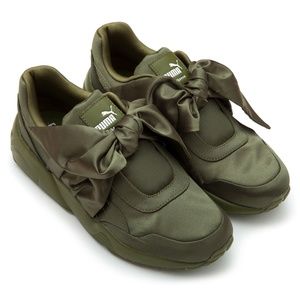PUMA Bow Sneaker Fenty by Rihanna - NWOB PUMA Bow Sneaker Fenty by Rihanna - NWOB